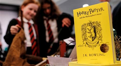 P­o­l­o­n­y­a­­d­a­ ­H­a­r­r­y­ ­P­o­t­t­e­r­ ­k­i­t­a­p­l­a­r­ı­n­ı­ ­y­a­k­a­n­ ­r­a­h­i­p­ ­ö­z­ü­r­ ­d­i­l­e­d­i­